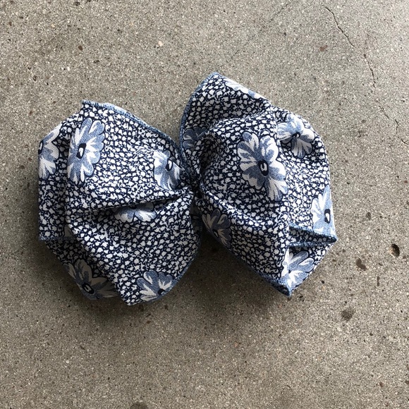 Floral Bow Tie Hair Clip - Picture 2 of 5